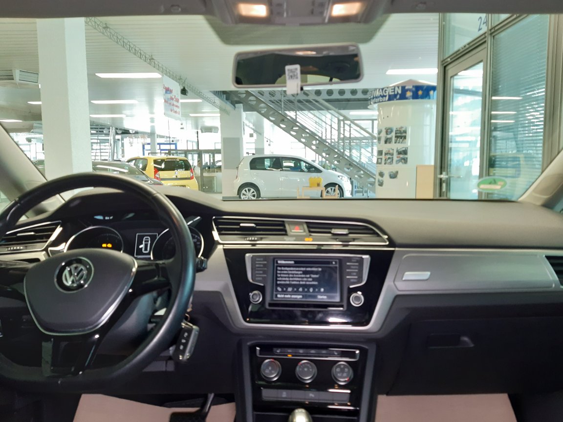 VW Touran  bei Hoffmann Automobile in Wolfsburg kaufen und sofort mitnehmen - Bild 6
