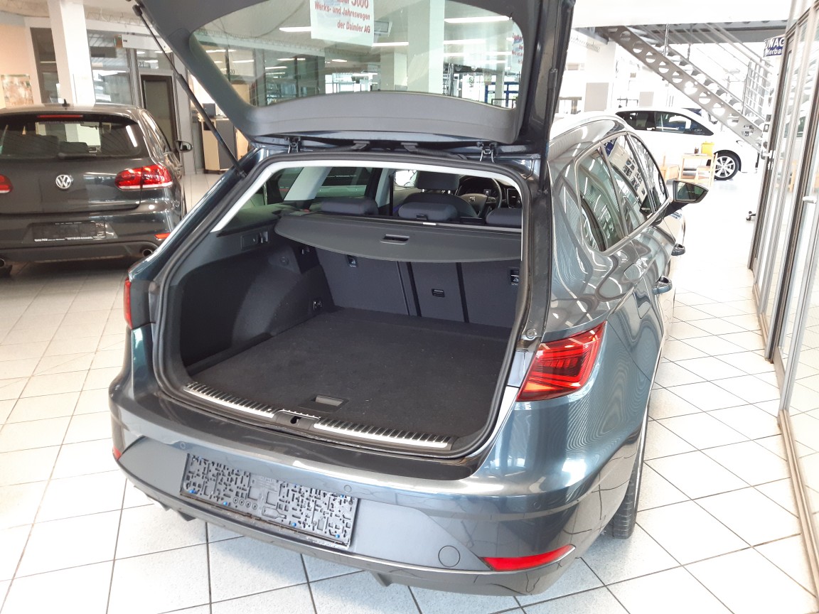 Seat Leon Sportstourer  ST  bei Hoffmann Automobile in Wolfsburg kaufen und sofort mitnehmen - Bild 2