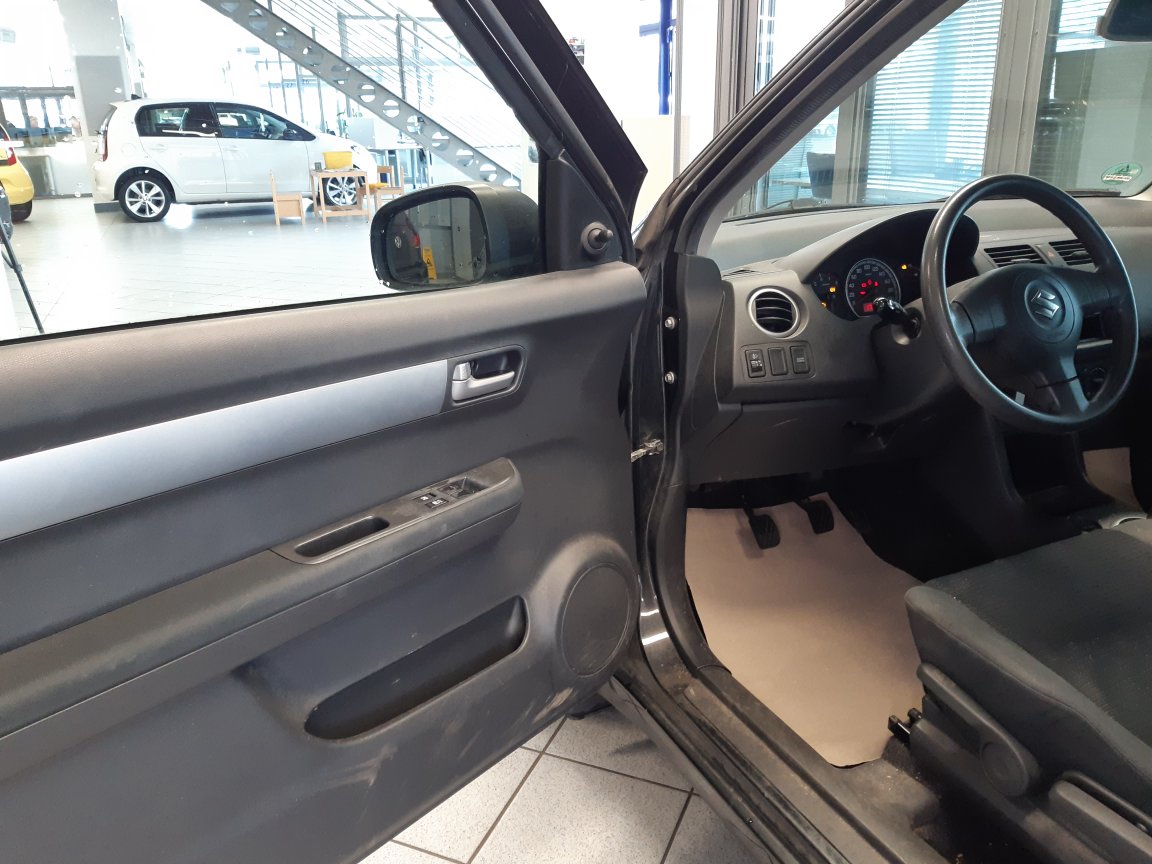 Suzuki Swift  bei Hoffmann Automobile in Wolfsburg kaufen und sofort mitnehmen - Bild 9