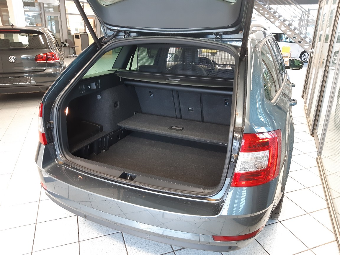 Skoda Octavia Combi  bei Hoffmann Automobile in Wolfsburg kaufen und sofort mitnehmen - Bild 2