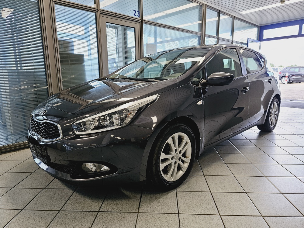 Kia Ceed  für nur 8.900,- € bei Hoffmann Automobile in Wolfsburg kaufen und sofort mitnehmen