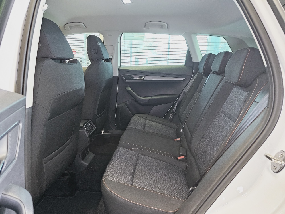 Skoda Karoq  bei Hoffmann Automobile in Wolfsburg kaufen und sofort mitnehmen - Bild 4