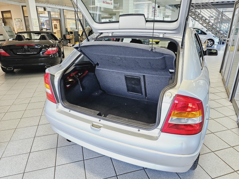Opel Astra  bei Hoffmann Automobile in Wolfsburg kaufen und sofort mitnehmen - Bild 2