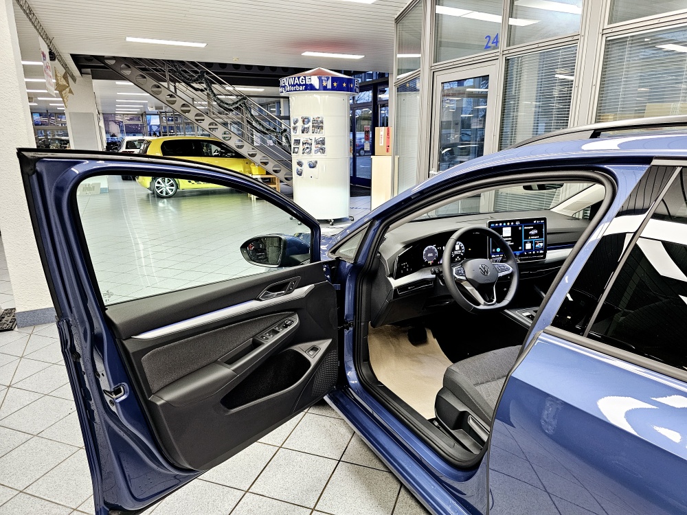 VW Golf Variant  bei Hoffmann Automobile in Wolfsburg kaufen und sofort mitnehmen - Bild 25