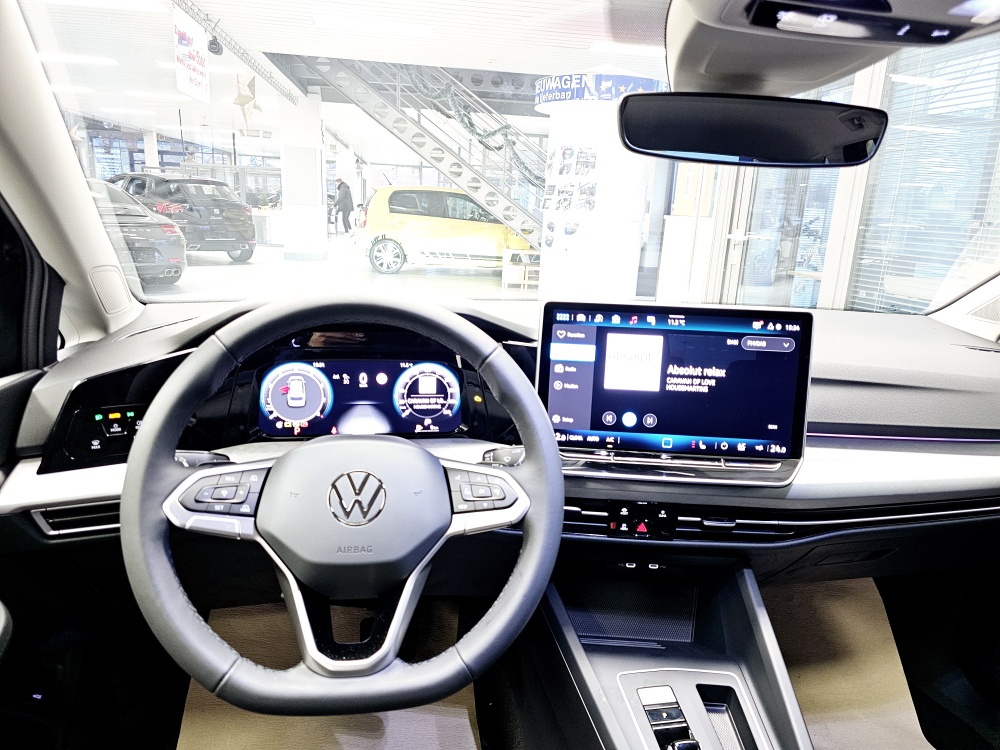 VW Golf Variant  bei Hoffmann Automobile in Wolfsburg kaufen und sofort mitnehmen - Bild 19