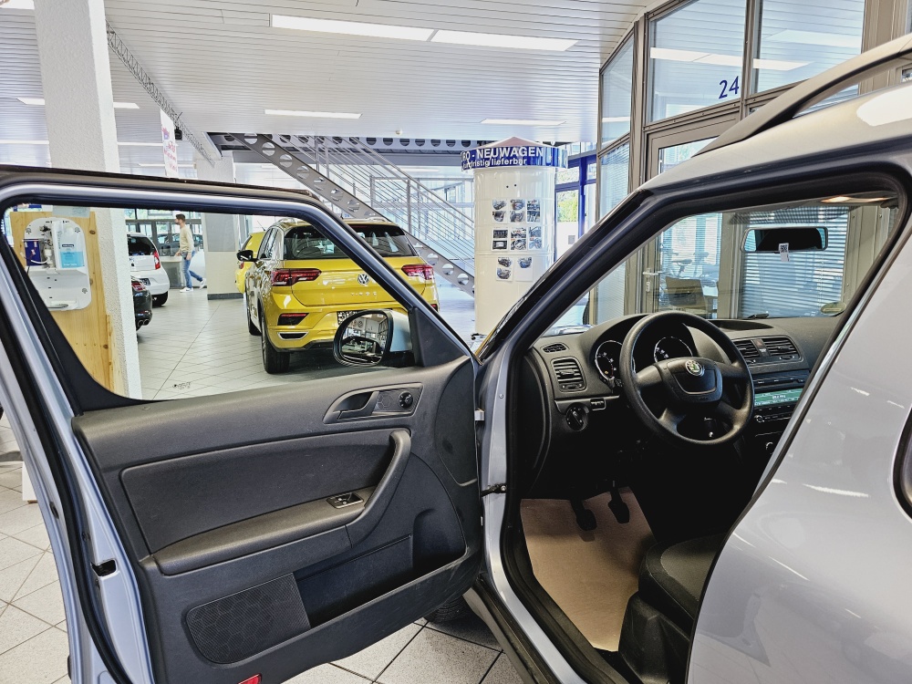 Skoda Yeti  bei Hoffmann Automobile in Wolfsburg kaufen und sofort mitnehmen - Bild 11