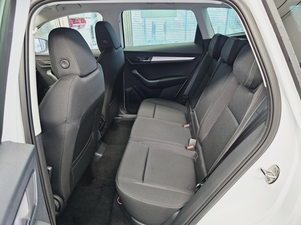 Skoda Karoq  bei Hoffmann Automobile in Wolfsburg kaufen und sofort mitnehmen - Bild 4