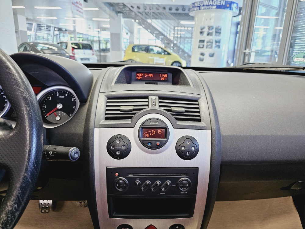 Renault Megane Cabrio  bei Hoffmann Automobile in Wolfsburg kaufen und sofort mitnehmen - Bild 7