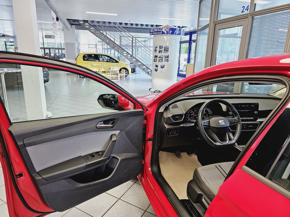 Seat Leon  bei Hoffmann Automobile in Wolfsburg kaufen und sofort mitnehmen - Bild 12