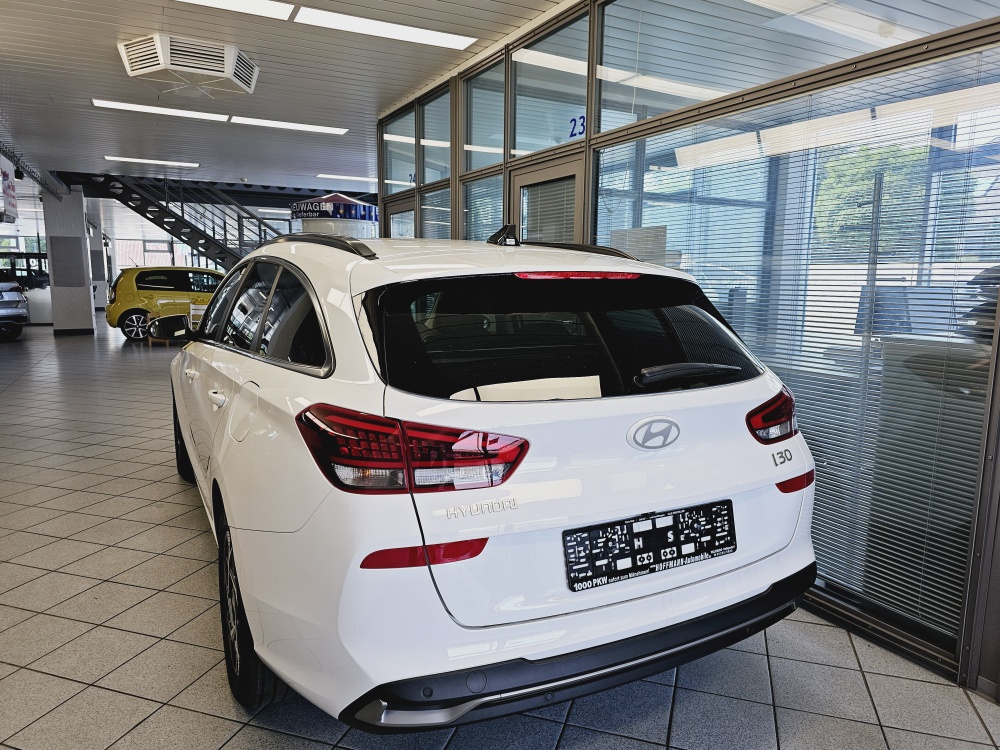 Hyundai i30 Kombi  bei Hoffmann Automobile in Wolfsburg kaufen und sofort mitnehmen - Bild 3
