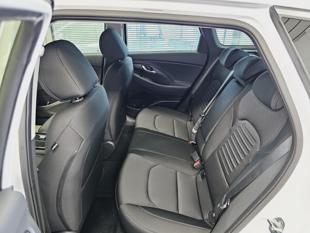Hyundai i30 Kombi  bei Hoffmann Automobile in Wolfsburg kaufen und sofort mitnehmen - Bild 4