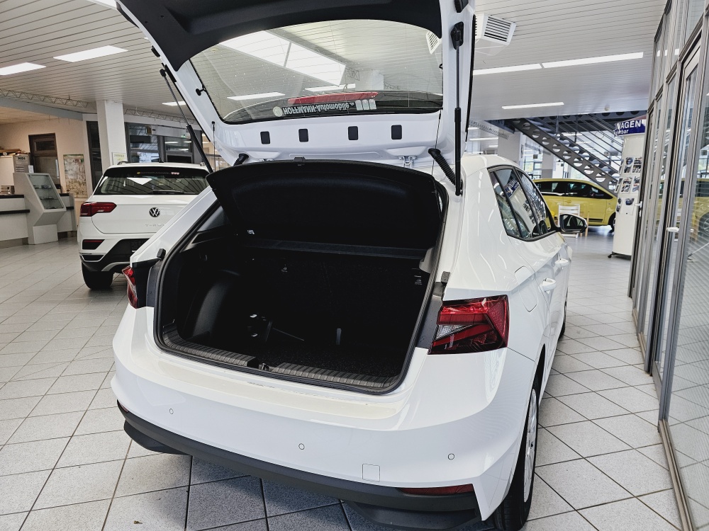Skoda Fabia  bei Hoffmann Automobile in Wolfsburg kaufen und sofort mitnehmen - Bild 2