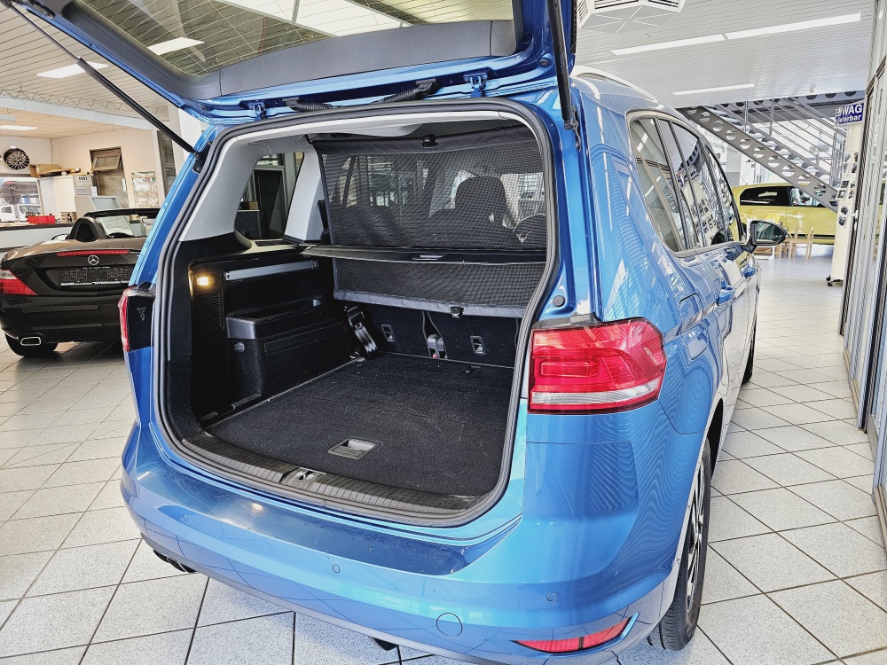 VW Touran  bei Hoffmann Automobile in Wolfsburg kaufen und sofort mitnehmen - Bild 2