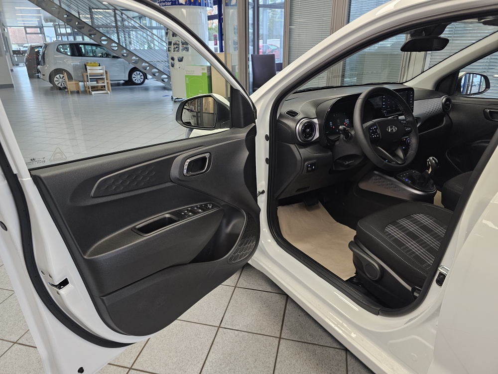 Hyundai i10  bei Hoffmann Automobile in Wolfsburg kaufen und sofort mitnehmen - Bild 28