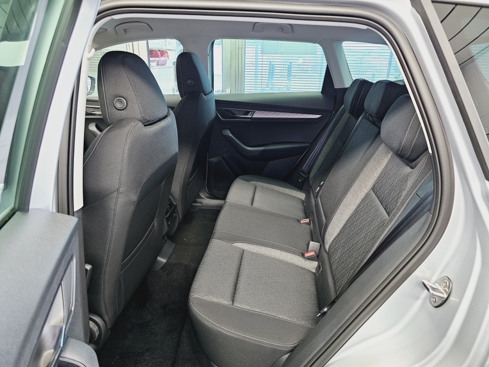 Skoda Karoq  bei Hoffmann Automobile in Wolfsburg kaufen und sofort mitnehmen - Bild 5