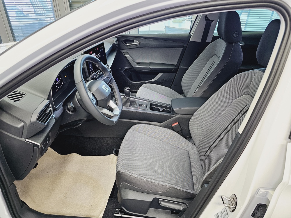 Seat Leon Sportstourer  ST  bei Hoffmann Automobile in Wolfsburg kaufen und sofort mitnehmen - Bild 11