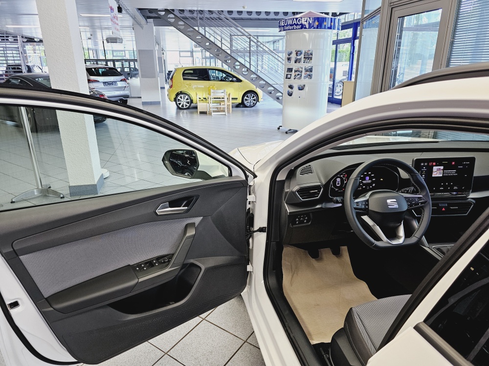 Seat Leon Sportstourer  ST  bei Hoffmann Automobile in Wolfsburg kaufen und sofort mitnehmen - Bild 12