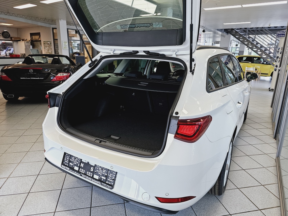 Seat Leon Sportstourer  ST  bei Hoffmann Automobile in Wolfsburg kaufen und sofort mitnehmen - Bild 2