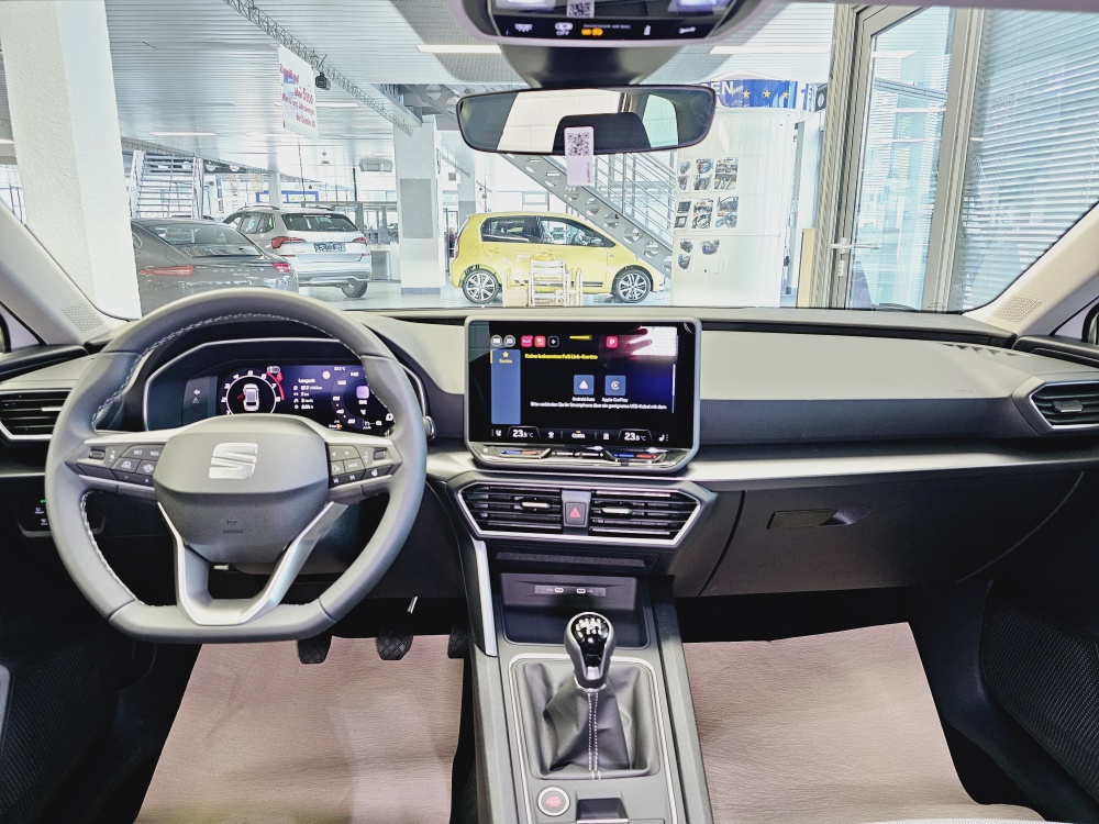 Seat Leon Sportstourer  ST  bei Hoffmann Automobile in Wolfsburg kaufen und sofort mitnehmen - Bild 5