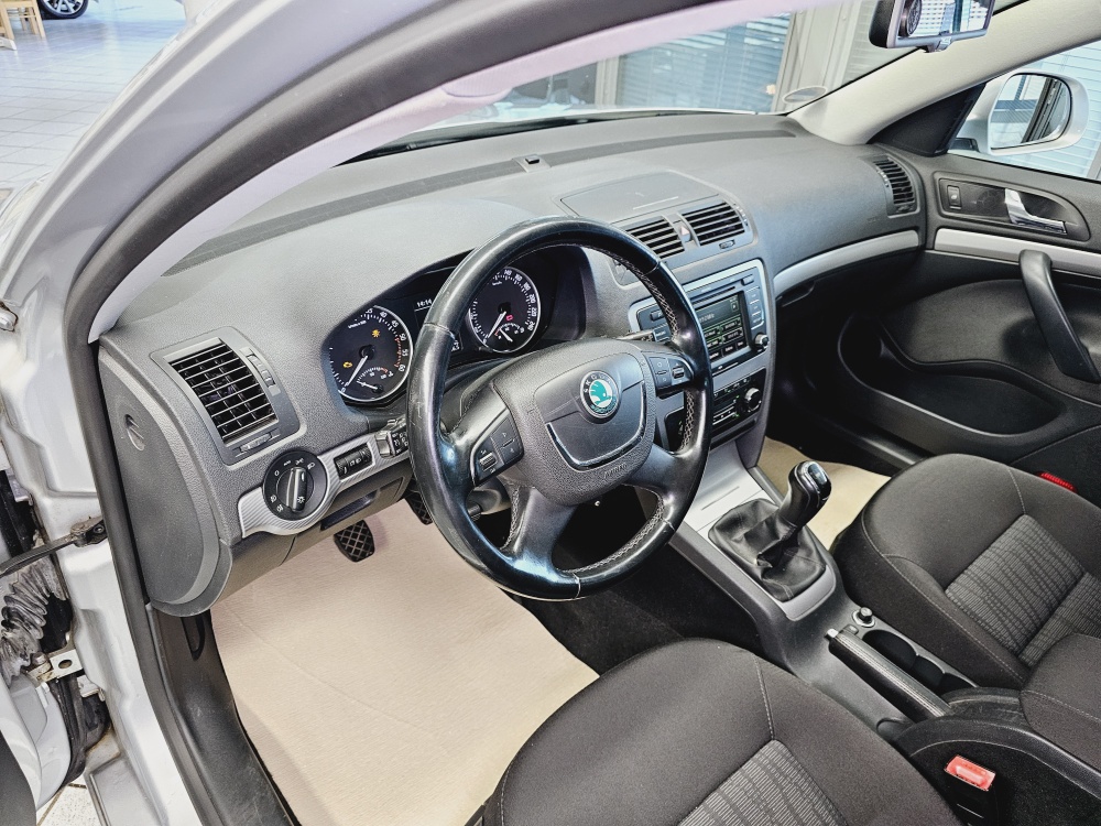Skoda Octavia Combi  bei Hoffmann Automobile in Wolfsburg kaufen und sofort mitnehmen - Bild 11