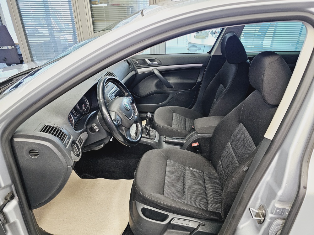 Skoda Octavia Combi  bei Hoffmann Automobile in Wolfsburg kaufen und sofort mitnehmen - Bild 12