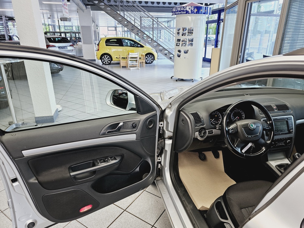 Skoda Octavia Combi  bei Hoffmann Automobile in Wolfsburg kaufen und sofort mitnehmen - Bild 13