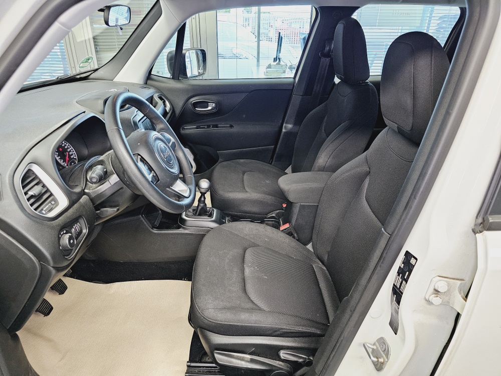 Jeep Renegade  bei Hoffmann Automobile in Wolfsburg kaufen und sofort mitnehmen - Bild 12