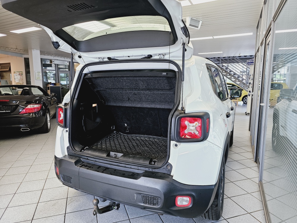 Jeep Renegade  bei Hoffmann Automobile in Wolfsburg kaufen und sofort mitnehmen - Bild 2