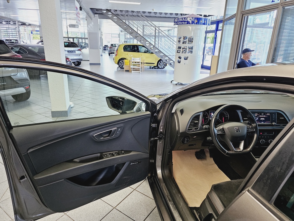 Seat Leon  bei Hoffmann Automobile in Wolfsburg kaufen und sofort mitnehmen - Bild 13