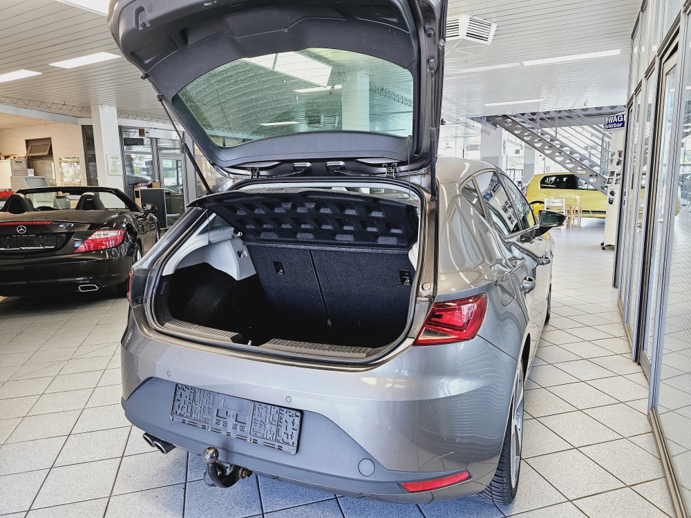 Seat Leon  bei Hoffmann Automobile in Wolfsburg kaufen und sofort mitnehmen - Bild 2