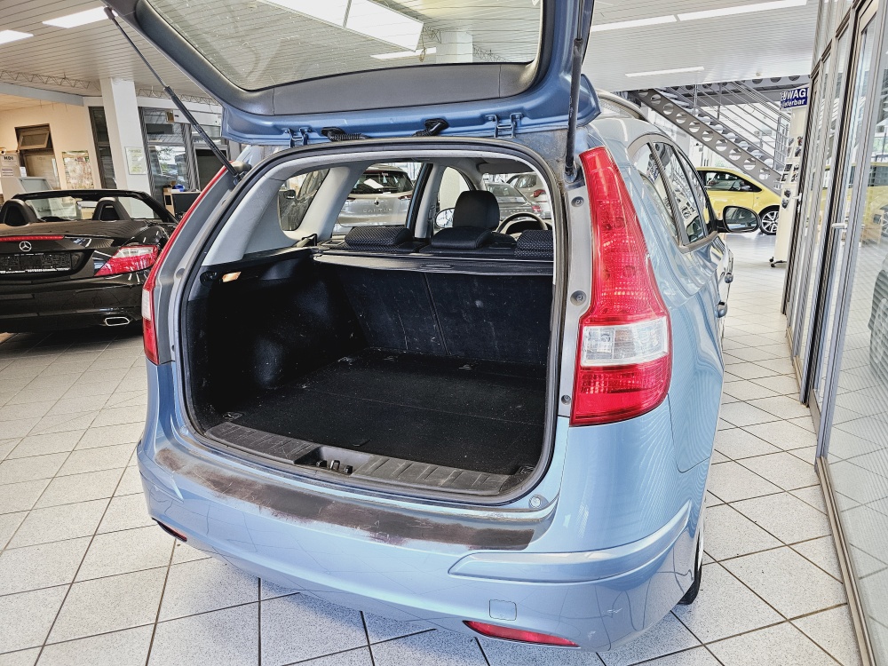 Hyundai i30 Kombi  bei Hoffmann Automobile in Wolfsburg kaufen und sofort mitnehmen - Bild 2