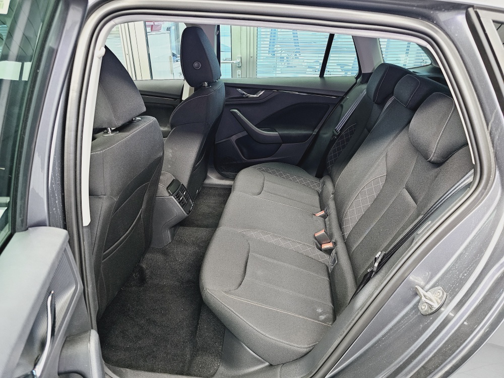Skoda Scala  bei Hoffmann Automobile in Wolfsburg kaufen und sofort mitnehmen - Bild 4