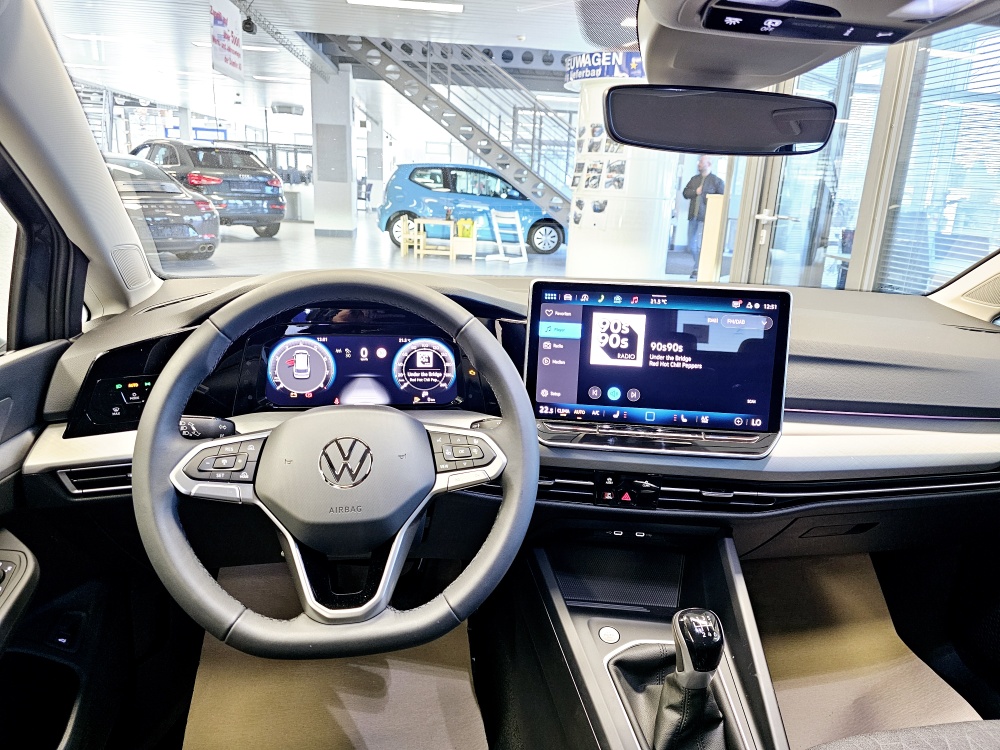 VW Golf Variant  bei Hoffmann Automobile in Wolfsburg kaufen und sofort mitnehmen - Bild 18