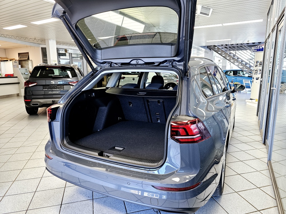 VW Golf Variant  bei Hoffmann Automobile in Wolfsburg kaufen und sofort mitnehmen - Bild 2