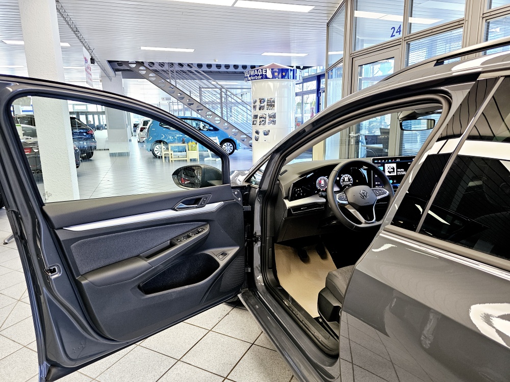 VW Golf Variant  bei Hoffmann Automobile in Wolfsburg kaufen und sofort mitnehmen - Bild 22