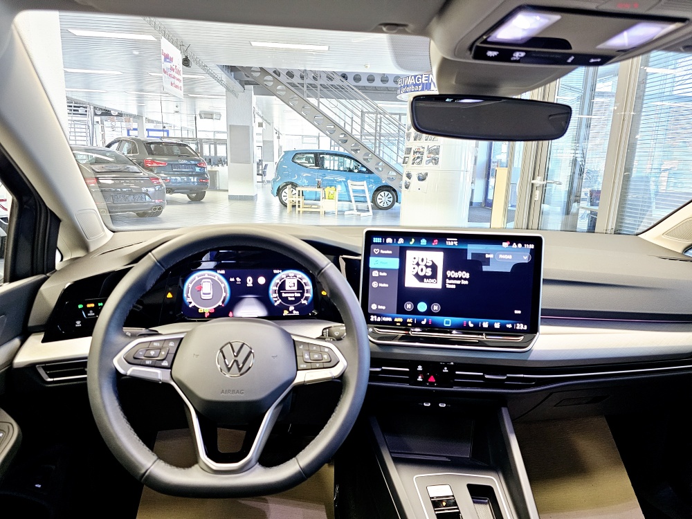 VW Golf Variant  bei Hoffmann Automobile in Wolfsburg kaufen und sofort mitnehmen - Bild 18