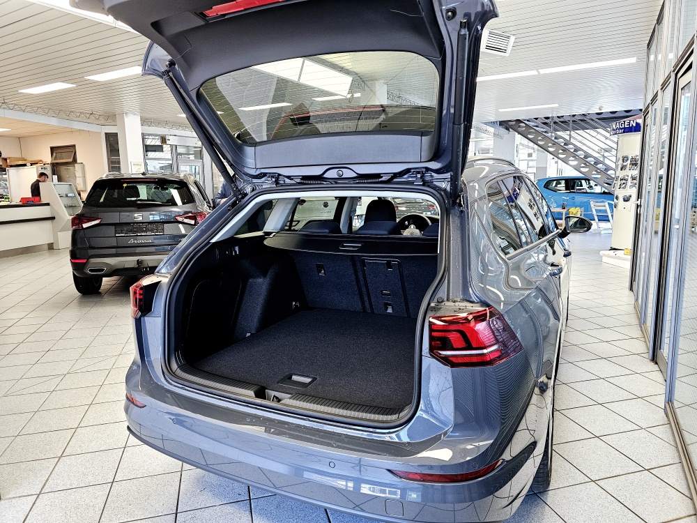VW Golf Variant  bei Hoffmann Automobile in Wolfsburg kaufen und sofort mitnehmen - Bild 2
