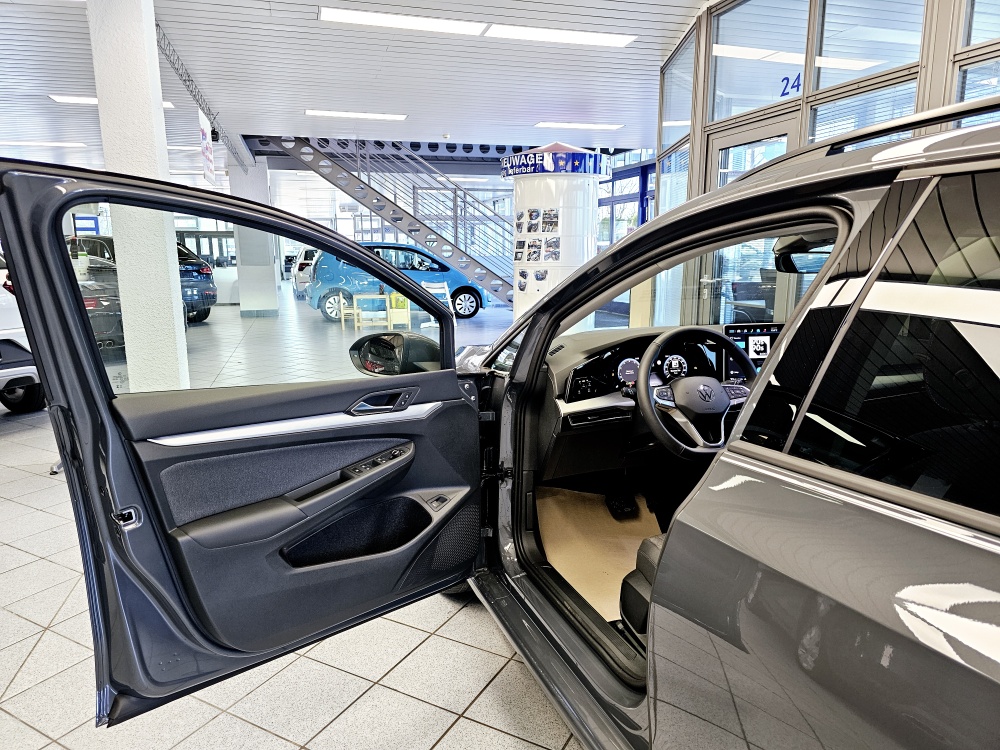 VW Golf Variant  bei Hoffmann Automobile in Wolfsburg kaufen und sofort mitnehmen - Bild 22
