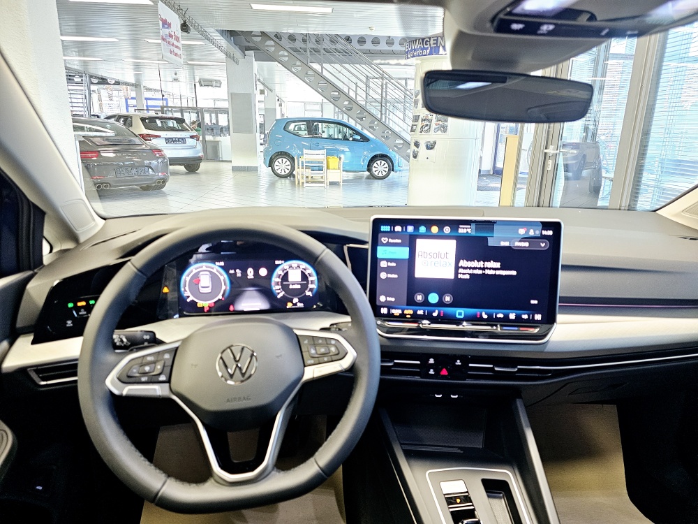 VW Golf Variant  bei Hoffmann Automobile in Wolfsburg kaufen und sofort mitnehmen - Bild 18