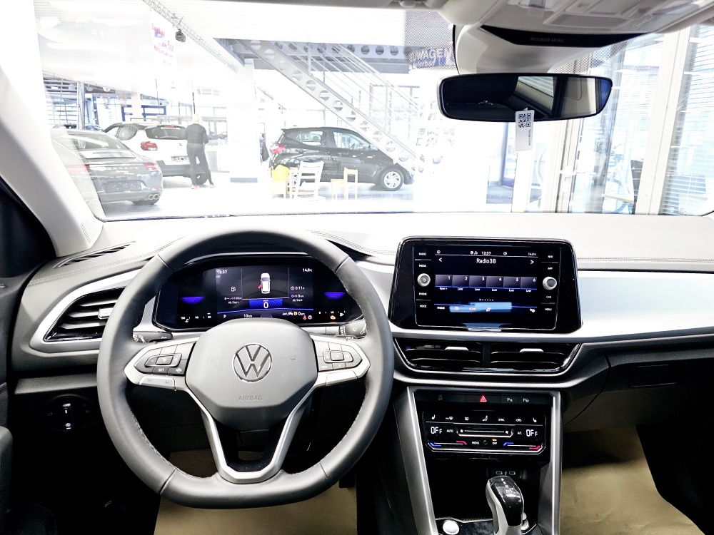 VW T-Roc  bei Hoffmann Automobile in Wolfsburg kaufen und sofort mitnehmen - Bild 16