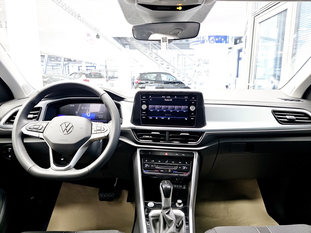 VW T-Roc  bei Hoffmann Automobile in Wolfsburg kaufen und sofort mitnehmen - Bild 5
