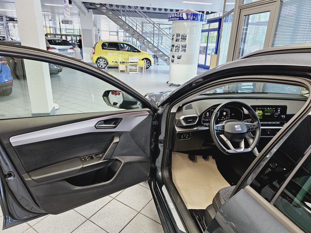 Seat Leon Sportstourer  ST  bei Hoffmann Automobile in Wolfsburg kaufen und sofort mitnehmen - Bild 12