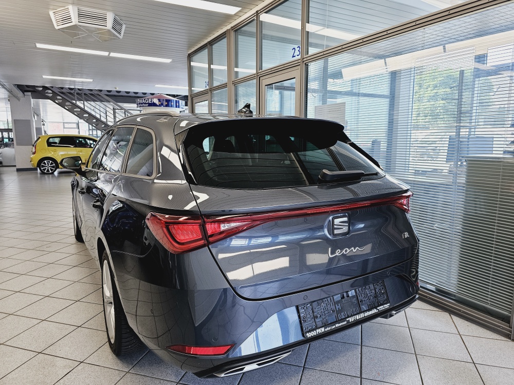 Seat Leon Sportstourer  ST  bei Hoffmann Automobile in Wolfsburg kaufen und sofort mitnehmen - Bild 3