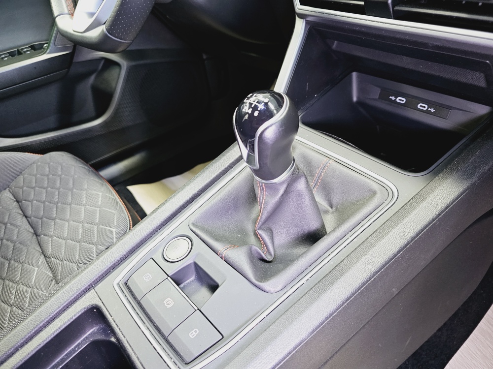 Seat Leon Sportstourer  ST  bei Hoffmann Automobile in Wolfsburg kaufen und sofort mitnehmen - Bild 6