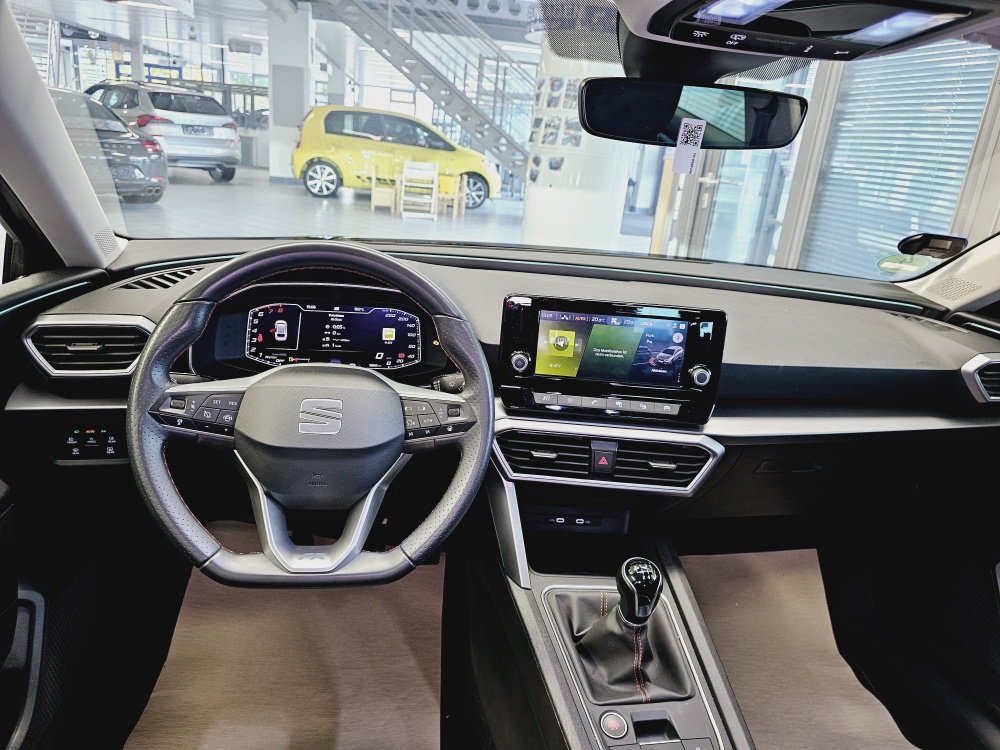 Seat Leon Sportstourer  ST  bei Hoffmann Automobile in Wolfsburg kaufen und sofort mitnehmen - Bild 9