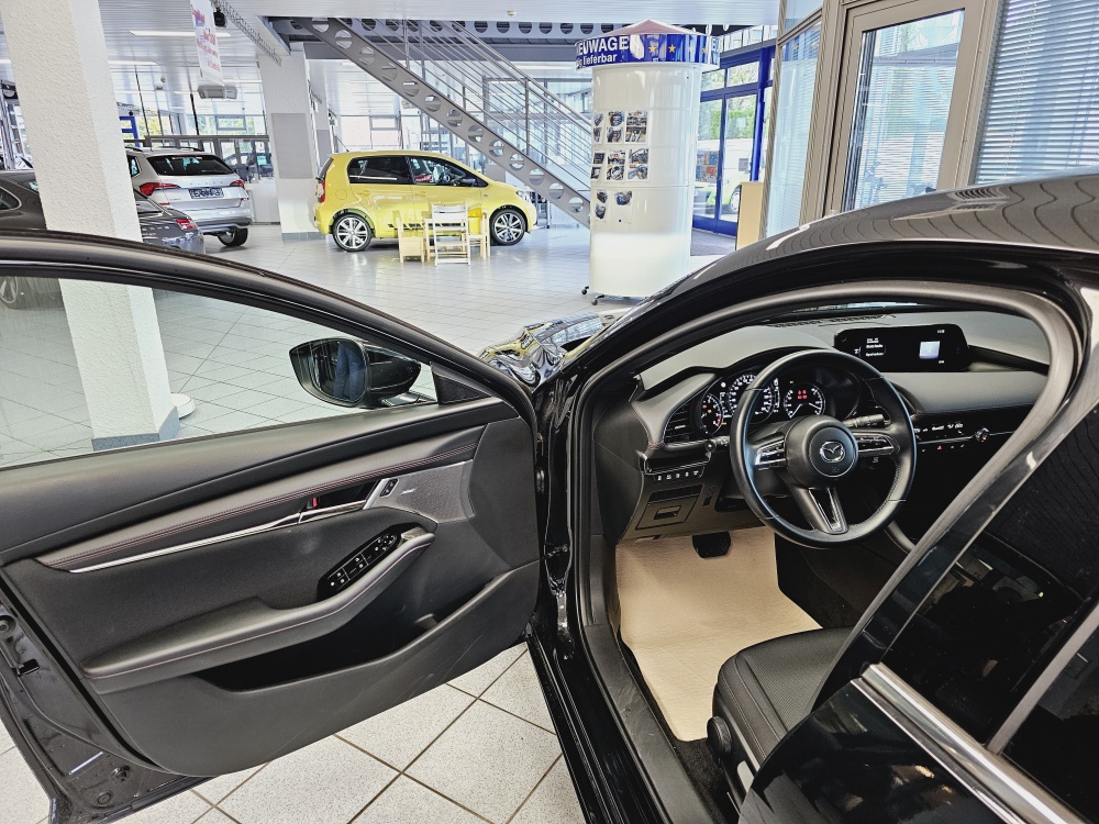 Mazda 3  bei Hoffmann Automobile in Wolfsburg kaufen und sofort mitnehmen - Bild 11