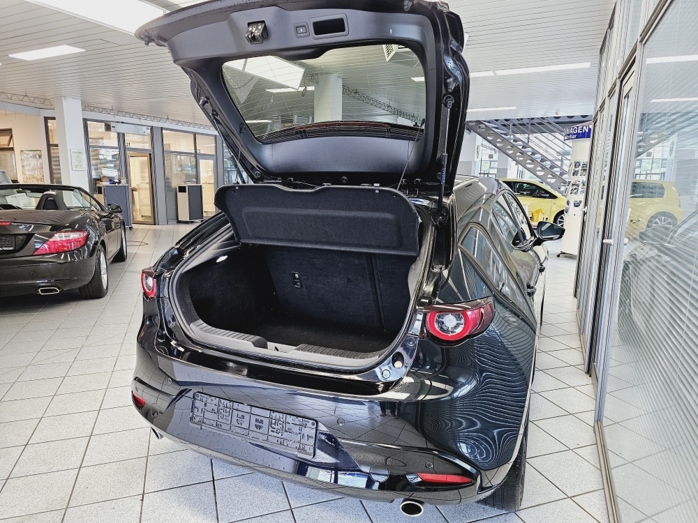 Mazda 3  bei Hoffmann Automobile in Wolfsburg kaufen und sofort mitnehmen - Bild 2