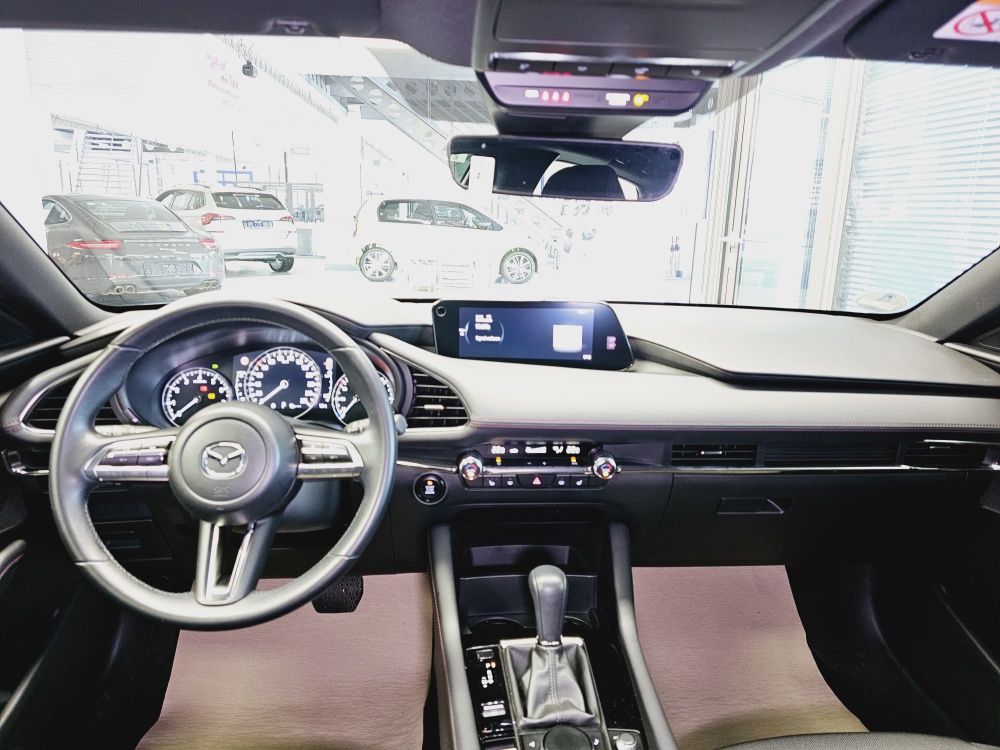 Mazda 3  bei Hoffmann Automobile in Wolfsburg kaufen und sofort mitnehmen - Bild 5