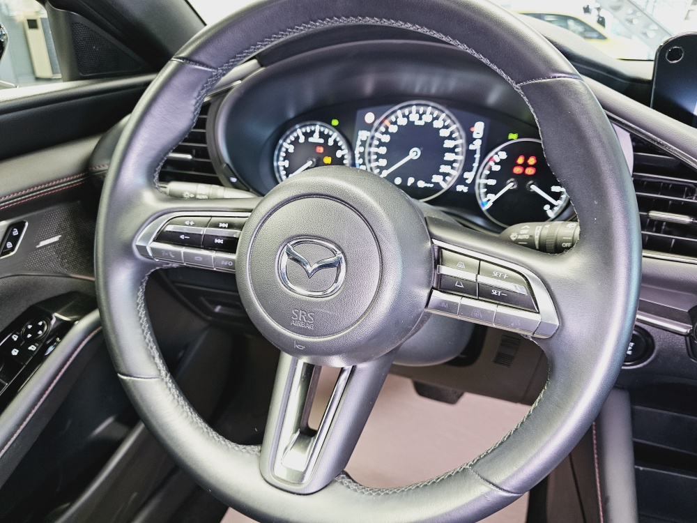 Mazda 3  bei Hoffmann Automobile in Wolfsburg kaufen und sofort mitnehmen - Bild 7