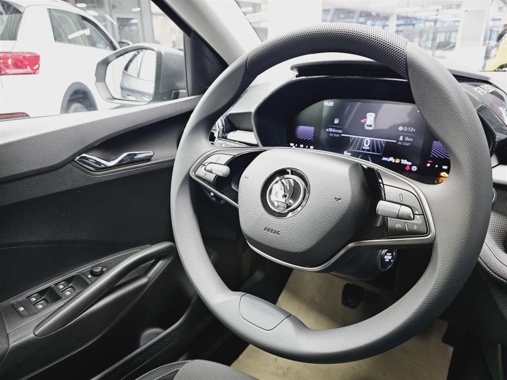 Skoda Fabia  bei Hoffmann Automobile in Wolfsburg kaufen und sofort mitnehmen - Bild 6